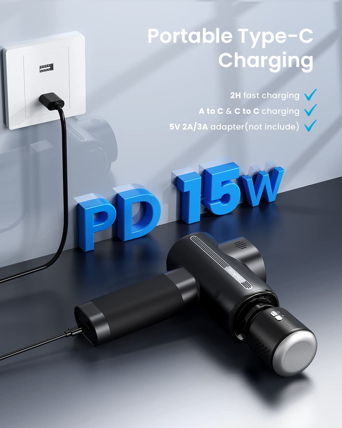Das Bild zeigt eine tragbare RENPHO Active-Massagepistole Thermacool, die über ein USB-C-Kabel an einen weißen Wandadapter angeschlossen ist. Im Text sind „PD 15W“ und die Kompatibilität für Renpho DE hervorgehoben.